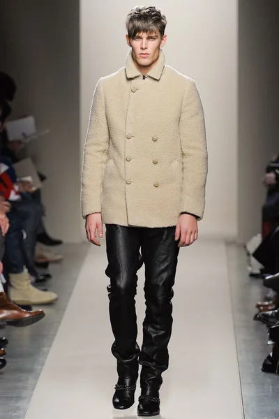 Look 27